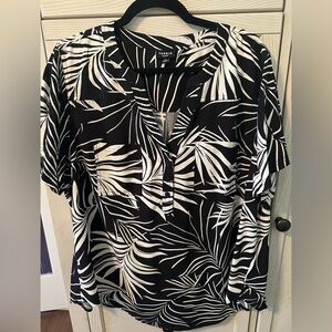 torrid Black & White Palm-Print Split Neck Tunic